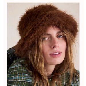 New w tags Free People Fauxf ur Bucket hat _ Sold out!!